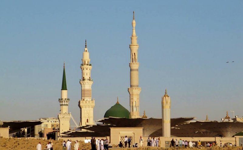 Jo Dar e Zahra Pe Daman