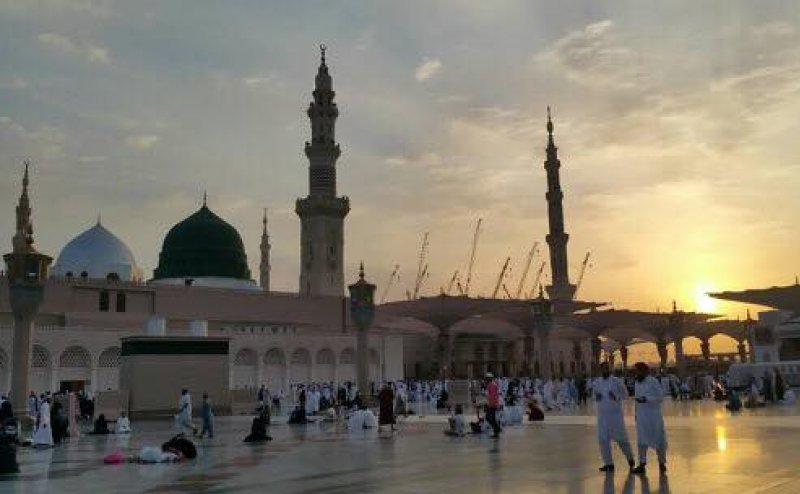 Sair e Gulshan Kon Dekhe Dasht e Taiba Chor Kar