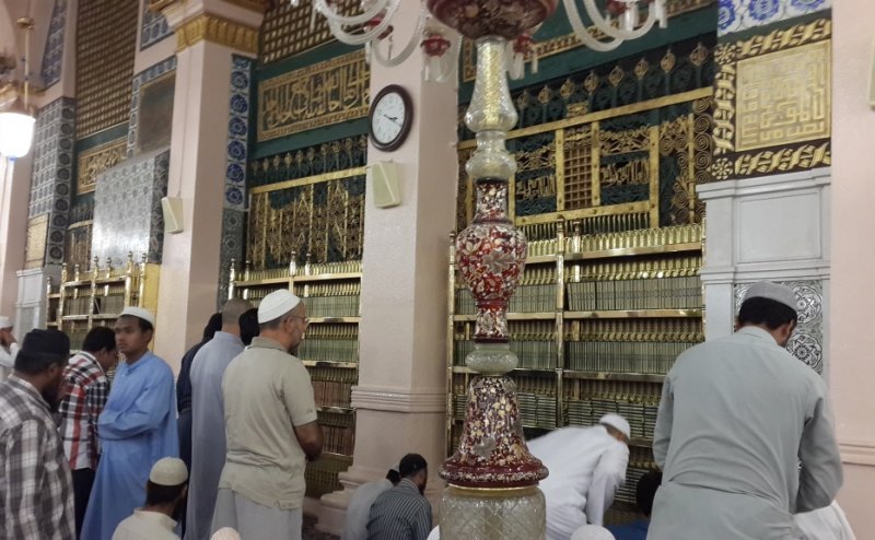 Main Chup Khara Huwa Hoon